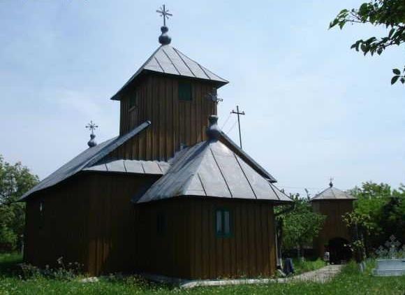 Biserica - vedere exterioară